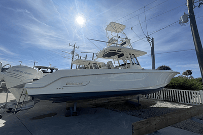 BOATZON | Boston Whaler 330 Outrage 2018