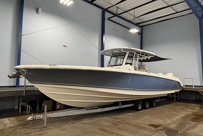 BOATZON | Boston Whaler 330 Outrage 2024