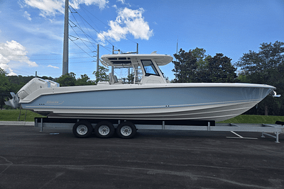 BOATZON | Boston Whaler 330 Outrage 2025