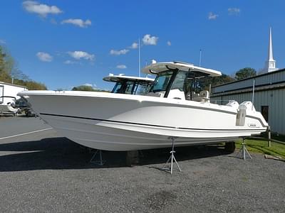 BOATZON | Boston Whaler 330 Outrage 2025