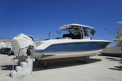 BOATZON | Boston Whaler 330 Outrage 2025