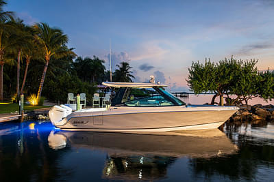 BOATZON | Boston Whaler 330 Vantage 2025