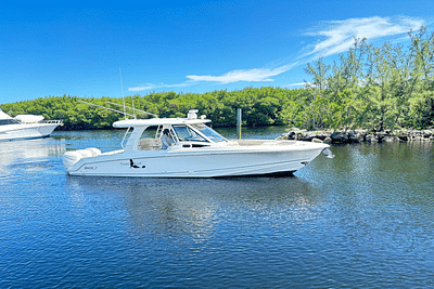 BOATZON | Boston Whaler 350 Realm 2019