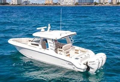 BOATZON | Boston Whaler 350 Realm 2020