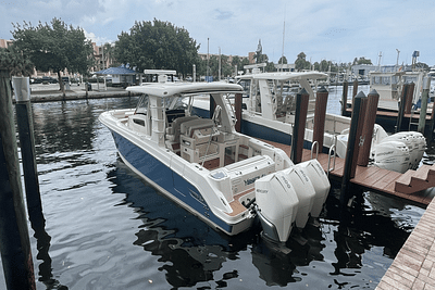 BOATZON | Boston Whaler 350 REALM 2020