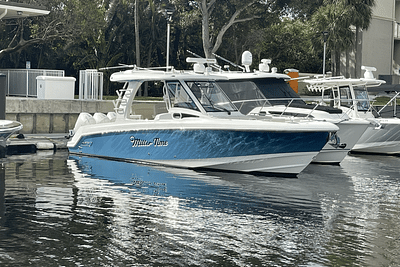 BOATZON | Boston Whaler 350 REALM 2021