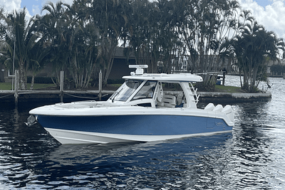 BOATZON | Boston Whaler 350 REALM 2022