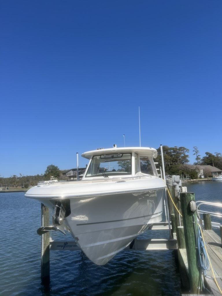 2024 Boston Whaler 350 Realm - Sold Boat