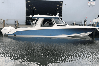 BOATZON | Boston Whaler 350 Realm 2024