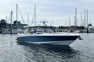 BOATZON | Boston Whaler 350 Realm 2025