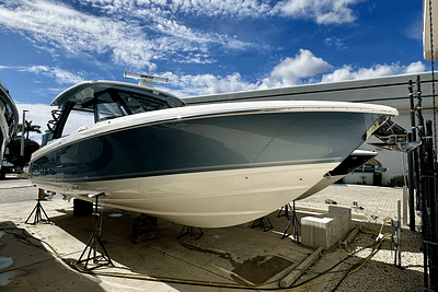BOATZON | Boston Whaler 350 Realm 2025