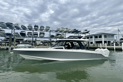 BOATZON | Boston Whaler 350 Realm 2025