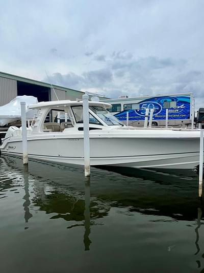BOATZON | Boston Whaler 350 Realm 2025 BOATZON | Boston Whaler 350 Realm 2025