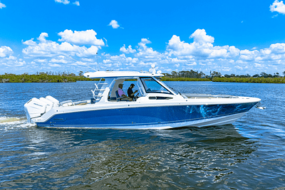 BOATZON | Boston Whaler 350 Realm 2025