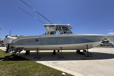 BOATZON | Boston Whaler 380 OUTRAGE 2022