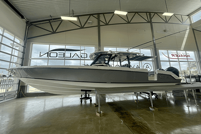 BOATZON | Boston Whaler 380 Outrage 2024