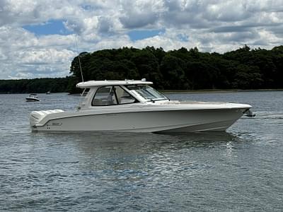 BOATZON | Boston Whaler 380 Realm 2020