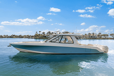 BOATZON | Boston Whaler 380 REALM 2021