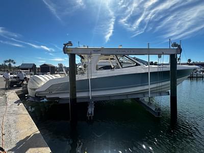 BOATZON | Boston Whaler 380 Realm 2021