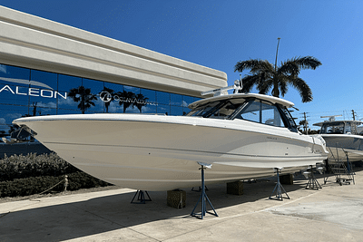 BOATZON | Boston Whaler 380 Realm 2024