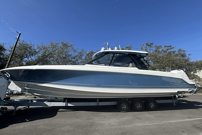 BOATZON | Boston Whaler 380 Realm 2025