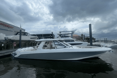 BOATZON | Boston Whaler 380EX REALM 2022