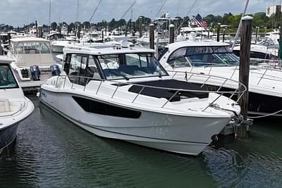 BOATZON | Boston Whaler 405 Conquest 2021