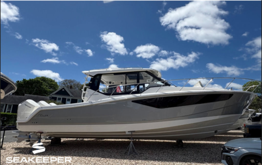 2025 Boston Whaler 405 Conquest - Sold Boat