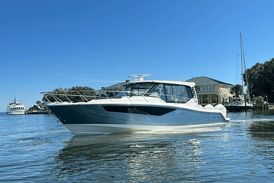 BOATZON | Boston Whaler 405 Conquest 2025