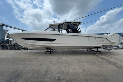 BOATZON | Boston Whaler 420 Outrage 2024