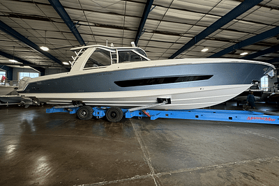 BOATZON | Boston Whaler 420 Outrage 2025