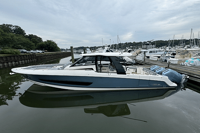 BOATZON | Boston Whaler 420 Outrage 2025