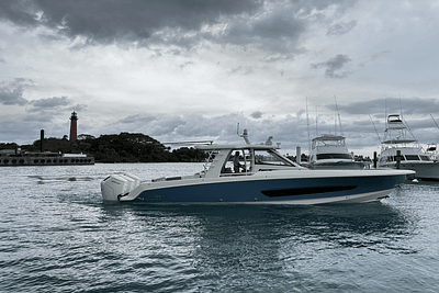 BOATZON | Boston Whaler 420 Outrage 2025