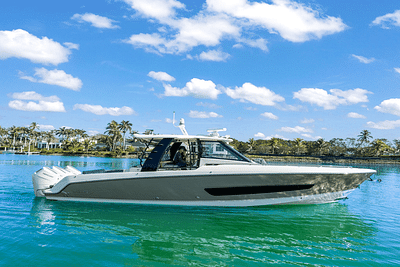 BOATZON | Boston Whaler 420 Outrage 2025