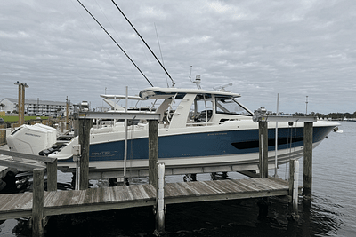 BOATZON | Boston Whaler 420 Outrage 2025