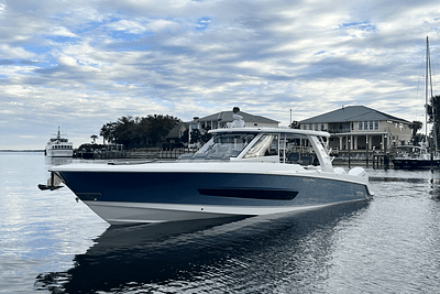 BOATZON | Boston Whaler 420 Outrage 2025