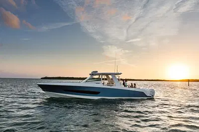 BOATZON | Boston Whaler 420 Outrage 2025