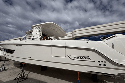 BOATZON | Boston Whaler 420 Outrage 2025