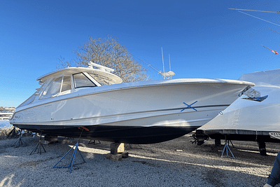 BOATZON | Boston Whaler REALM 2020