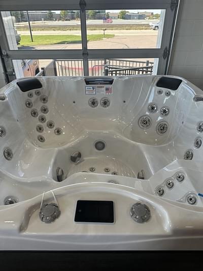 BOATZON | Cal Spas Pacifica XSeries 2024