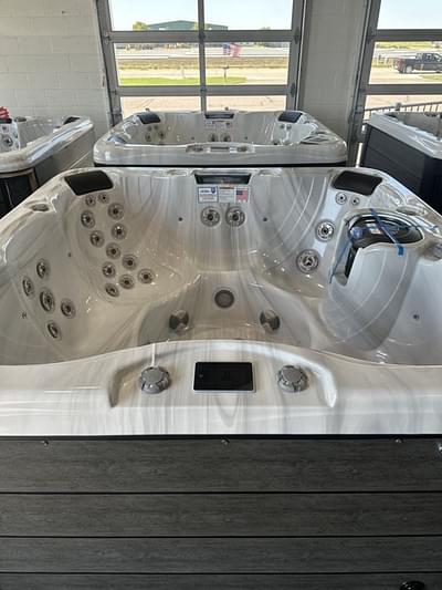 BOATZON | Cal Spas Tropical XSeries 2024