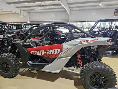 BOATZON | Can-Am® Maverick X3 DS Turbo RR Fiery Red  Hyper Silver 2025