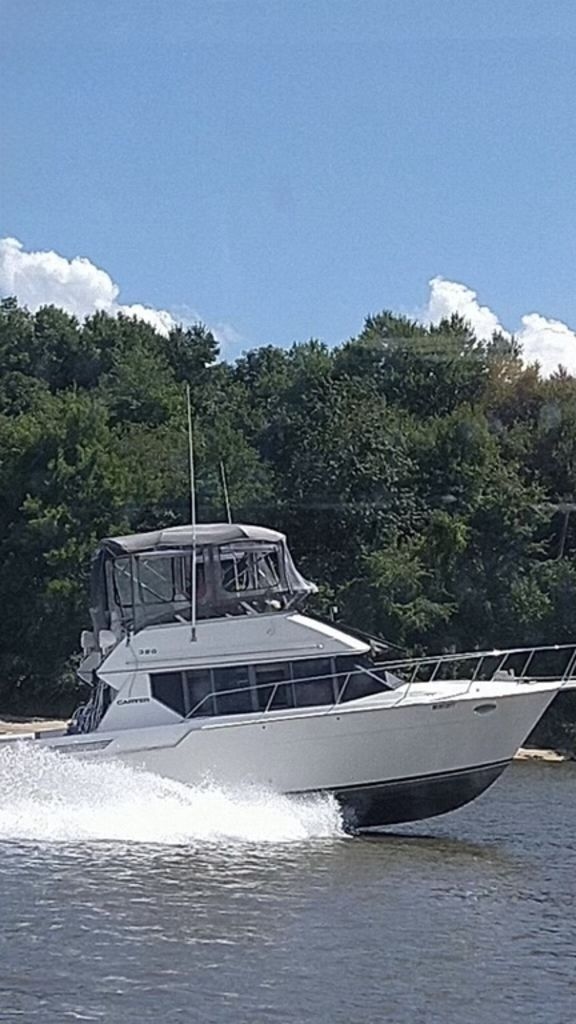 1996 Carver 32 Flybridge - Sold Boat