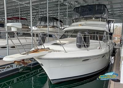 BOATZON | 1995 Carver 430 Cockpit Motor Yacht