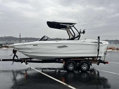 BOATZON | Centurion NV213 2025