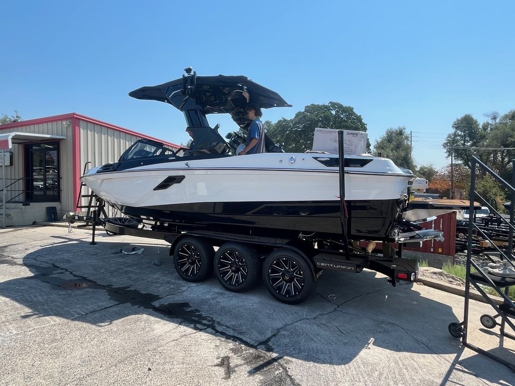 2025 Centurion Ri245 - Sold Boat