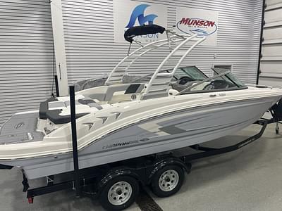 BOATZON | Chaparral 23 SSI 2025