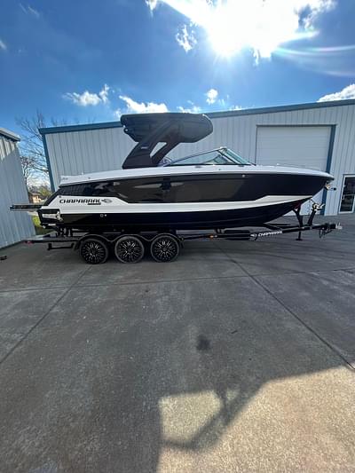 BOATZON | Chaparral 30 Surf 2025