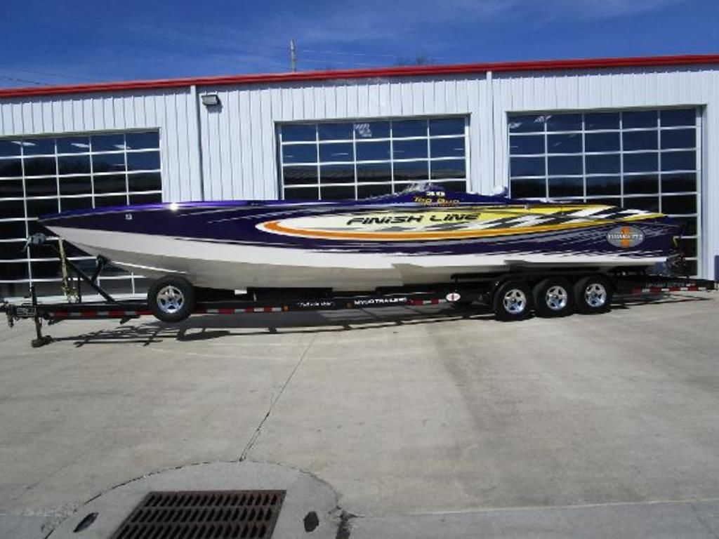 2005 Cigarette 39 Top Gun Unlimited LipShip Edition - Sold Boat