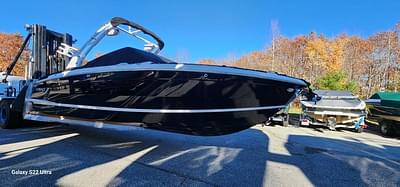 BOATZON | Cobalt Boats R8 Surf 2025